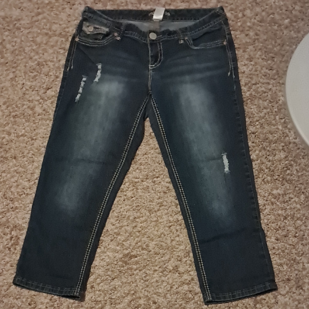 (49) Maurices Dark Blue Capri Jeans